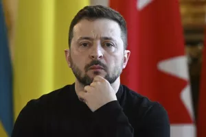 Ο Ζελένσκι ζητεί από τη διεθνή κοινότητα να μη χαλαρώσει την πίεση στη Ρωσία