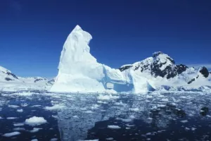 Οι πάγοι λιώνουν και η θερμοκρασία αυξάνεται: Ο Φεβρουάριος του 2025 συνέχισε τα αρνητικά ρεκόρ