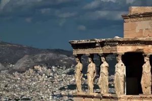 Η ανάρτηση της Μπόντο Γκλιμτ από την Ακρόπολη