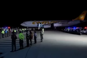 Στη Βενεζουέλα 199 μετανάστες που απέλασαν οι ΗΠΑ του Τραμπ