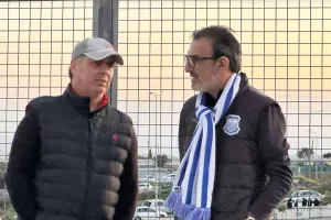 (ΦΩΤΟΣ kerkida) Ξανά με τον κόσμο στο πλευρό του ο Απόλλων