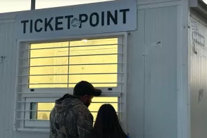 (ΦΩΤΟΣ kerkida) Ξανά με τον κόσμο στο πλευρό του ο Απόλλων