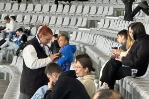 (ΦΩΤΟΣ kerkida) Ξανά με τον κόσμο στο πλευρό του ο Απόλλων