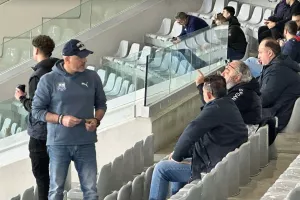 (ΦΩΤΟΣ kerkida) Ξανά με τον κόσμο στο πλευρό του ο Απόλλων