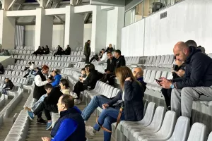 (ΦΩΤΟΣ kerkida) Ξανά με τον κόσμο στο πλευρό του ο Απόλλων