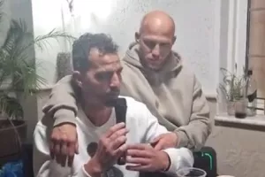 (Βίντεο) Δυνατή παρέα με τραγούδι από Αβραάμ και Παπαθανασίου