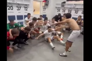 (Βίντεο) "Κύπρος ΟΛΕ"/ ΕΤΣΙ πανηγύρισε η Κ17!