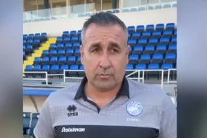 (Βίντεο) Μάρκου: "Είμαι περήφανος γιατί παίζουν με πάθος/Να αγαπούν τη χώρα και την πατρίδα τους"