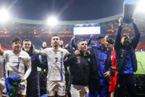 Τι κρατούσε ο Χατζηδιάκος στους... πανηγυρισμούς του και γιατί