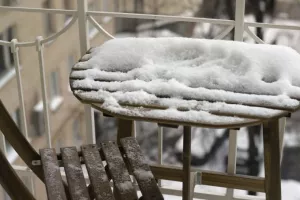  Κλείδωσε τον σύντροφό της γυμνό στο μπαλκόνι και πέθανε από υποθερμία