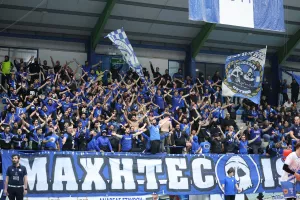 "Εικόνες που σπάνια τις συναντάς, όλο το γήπεδο τραγούδησε για ήρωες και τα ιδανικά της πατρίδας"