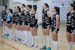 (Φώτος) Η απονομή τροπαίου στην Ολυμπιάδα