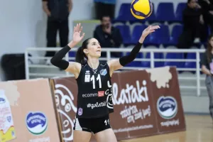 (Φώτος) Η απονομή τροπαίου στην Ολυμπιάδα