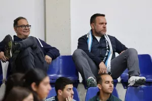 (Φώτος) Η απονομή τροπαίου στην Ολυμπιάδα