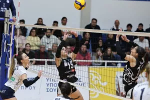(Φώτος) Η απονομή τροπαίου στην Ολυμπιάδα