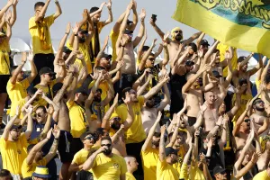 "Όσες πίκρες κι αν μας χάρισες η πίστη μας είναι φτιαγμένη από ατσάλι"