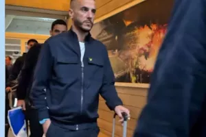 (Φώτος) Η άφιξη του ΑΠΟΕΛ