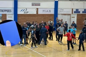Τι συμβολίζει η μπλε κάρτα που δέχθηκαν οι Καϊμακάμης και Zurek