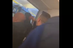 ΒΙΝΤΕΟ/Επίθεση στην αποστολή κατά την άφιξη στο γήπεδο