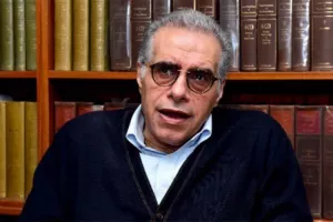 ΑΠΑΝΤΗΣΗ των "8"/ «Δεν αλλάζει το deadline»