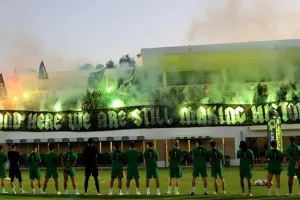 600+1 μέλη