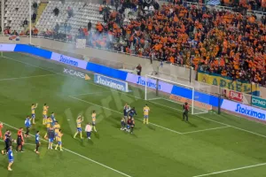 (Βίντεο Kerkida) Κόσμος και ομάδα... ΕΝΑ μετά τη νίκη στο "αιώνιο"!