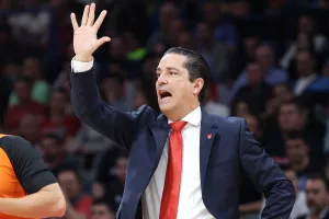 Προπονητής της χρονιάς στον Ερυθρό ο Σφαιρόπουλος: “Μεγάλη τιμή που είμαι μαζί σας”
