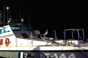 Ναυάγιο στο Φαρμακονήσι: Ένας μετανάστης νεκρός – Μεγάλη επιχείρηση του Λιμενικού