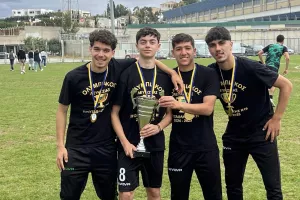 Οι 17χρονοι που σήκωσαν το τρόπαιο με την Κ19