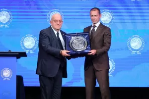 Τρίτη συνεχόμενη επανεκλογή στο Συμβούλιο της FIFA για τον Κούμα