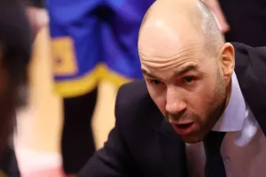 "Είναι ντροπή αυτή η εικόνα, είναι ασέβεια προς τον σύλλογο"