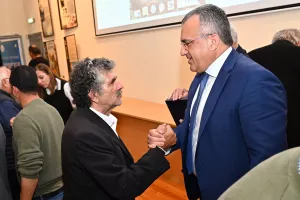Συγκλόνισε ο αγώνας επιβίωσης των προσφυγικών σωματείων στην εκδήλωση του Μ.Χατζηπαντέλα