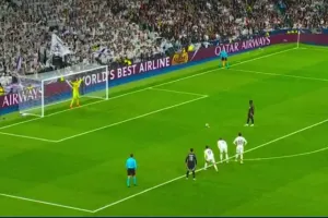Χαμένο πέναλτι του Σάκα!