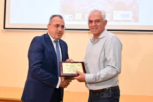 Συγκλόνισε ο αγώνας επιβίωσης των προσφυγικών σωματείων στην εκδήλωση του Μ.Χατζηπαντέλα