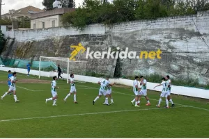 Κέρδισε και είναι αγκαλιά με τον τίτλο