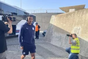 (Φώτος Kerkida) Η άφιξη της Πάφος FC και Απόλλωνα 