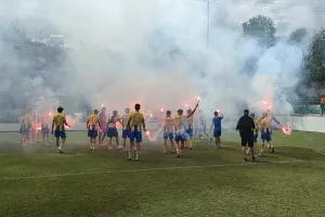 Άναψαν πυρσούς και πανηγύρισαν