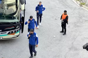 (Φώτος Kerkida) Έφτασε... το ΑΠΟΕΛ
