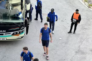 (Φώτος Kerkida) Έφτασε... το ΑΠΟΕΛ