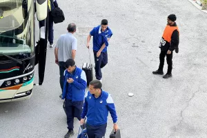 (Φώτος Kerkida) Έφτασε... το ΑΠΟΕΛ