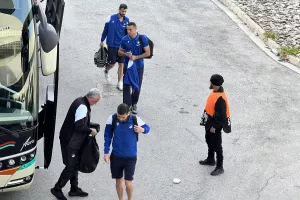 (Φώτος Kerkida) Έφτασε... το ΑΠΟΕΛ