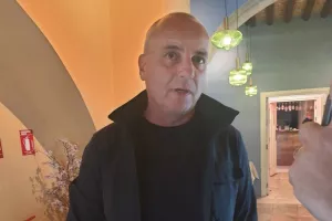 Ετοιμάζεται για... σαλόνια