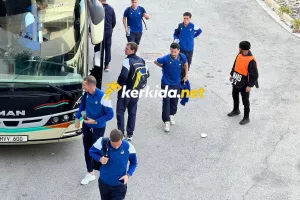 (Φώτος Kerkida) Έφτασε... το ΑΠΟΕΛ