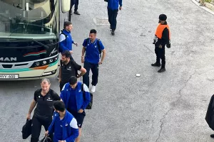 (Φώτος Kerkida) Έφτασε... το ΑΠΟΕΛ