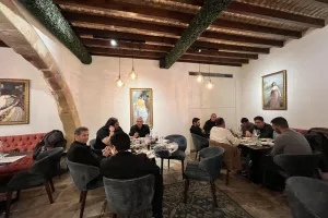 (Βίντεο/Φώτος kerkida) Δείπνο σε χορηγούς και δημοσιογράφους