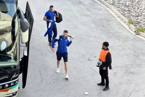 (Φώτος Kerkida) Έφτασε... το ΑΠΟΕΛ
