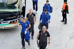 (Φώτος Kerkida) Έφτασε... το ΑΠΟΕΛ