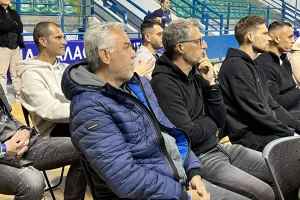 ΑΠΟΕΛ/Οι ποδοσφαιριστές... δίπλα στους μπασκετμπολίστες! (Φώτος kerkida)