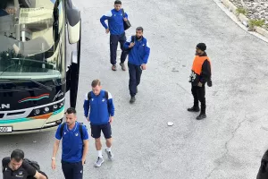 (Φώτος Kerkida) Έφτασε... το ΑΠΟΕΛ
