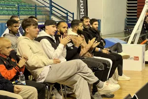 ΑΠΟΕΛ/Οι ποδοσφαιριστές... δίπλα στους μπασκετμπολίστες! (Φώτος kerkida)
